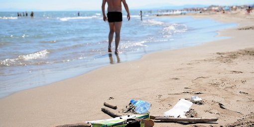 Près de Perpignan. 80 tonnes de sable, paillotes… Cette ville va se  transformer en plage